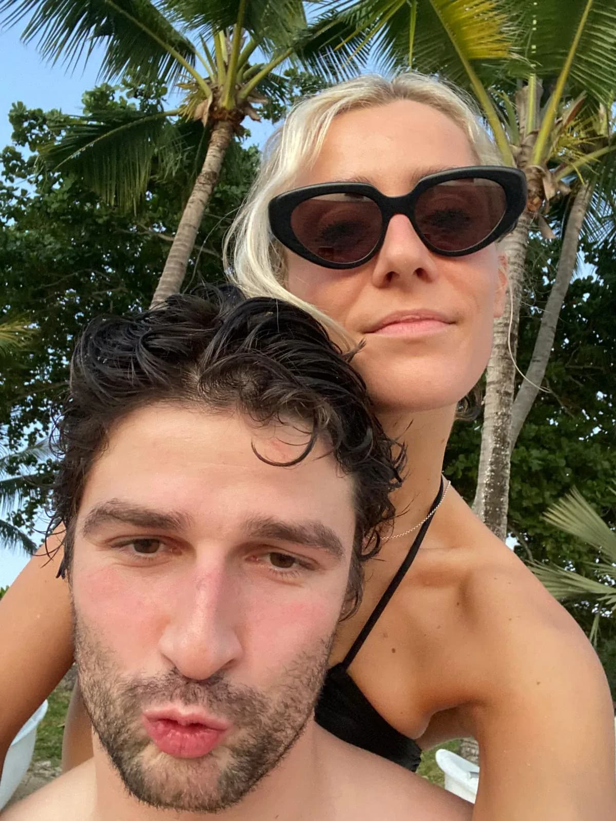 Louise et Victor sous les palmiers